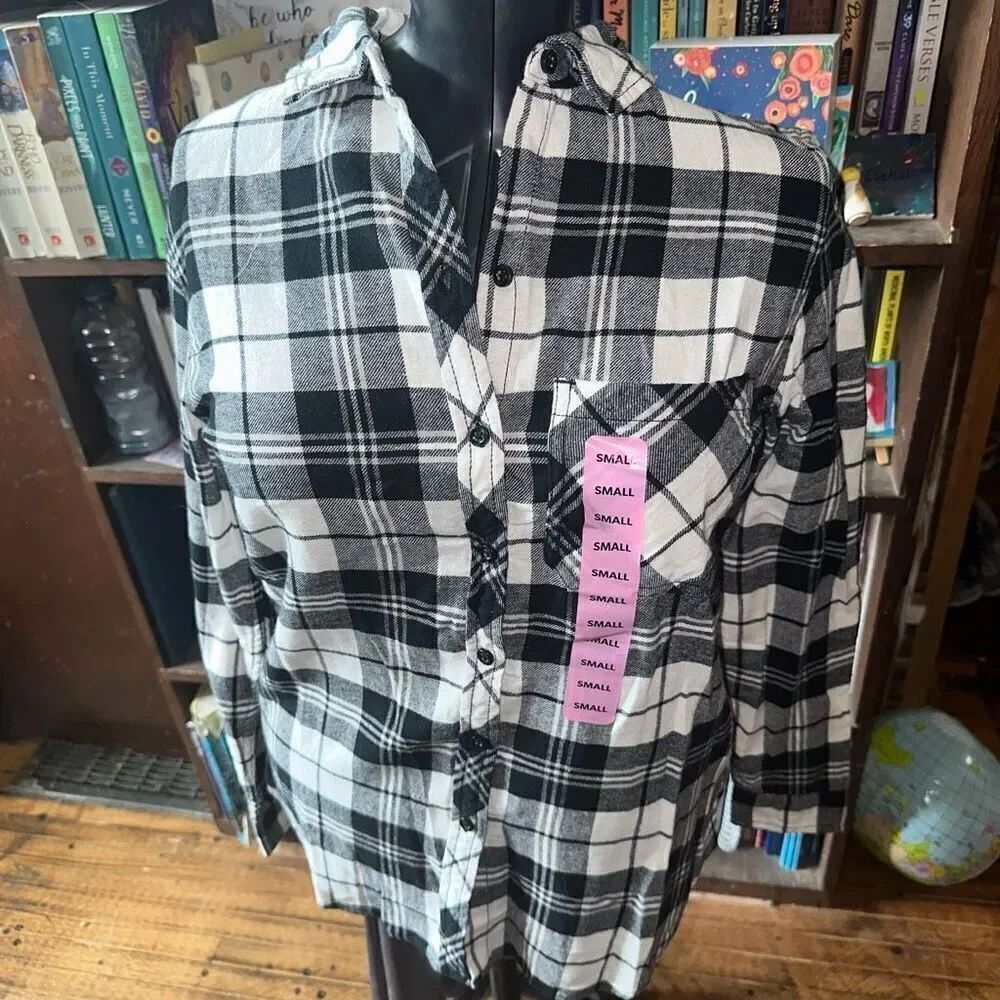 Gap black & white plaid flannel button down S shirt